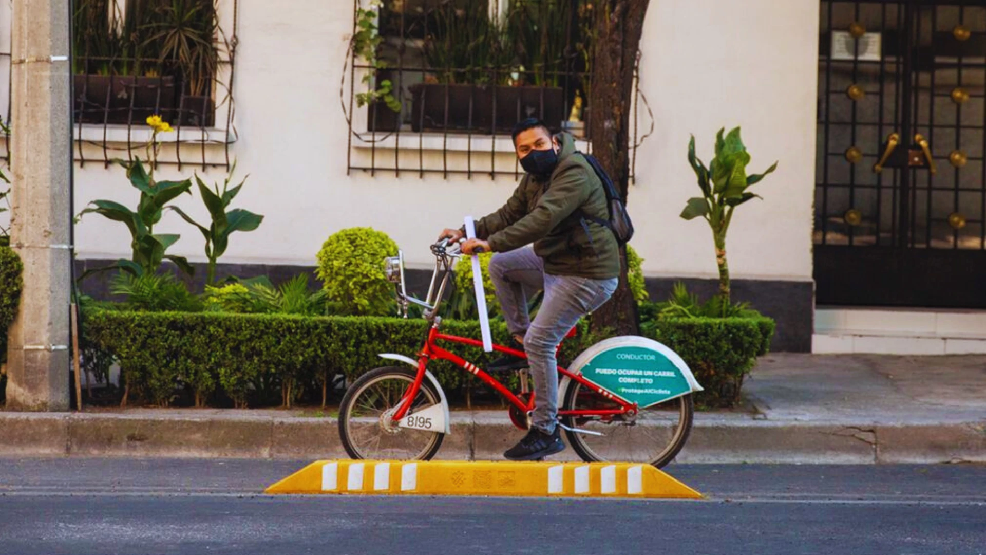 Delimitador con 8 Reflejantes Ideales a la vista del Conductor