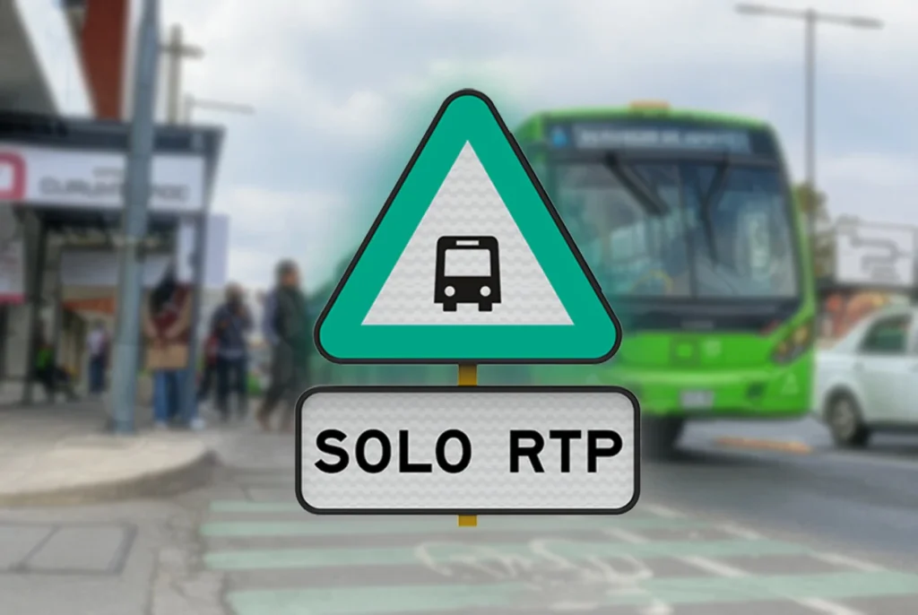 Señales triangulares que indican carril exclusivo para transporte público RTP en avenidas principales.
